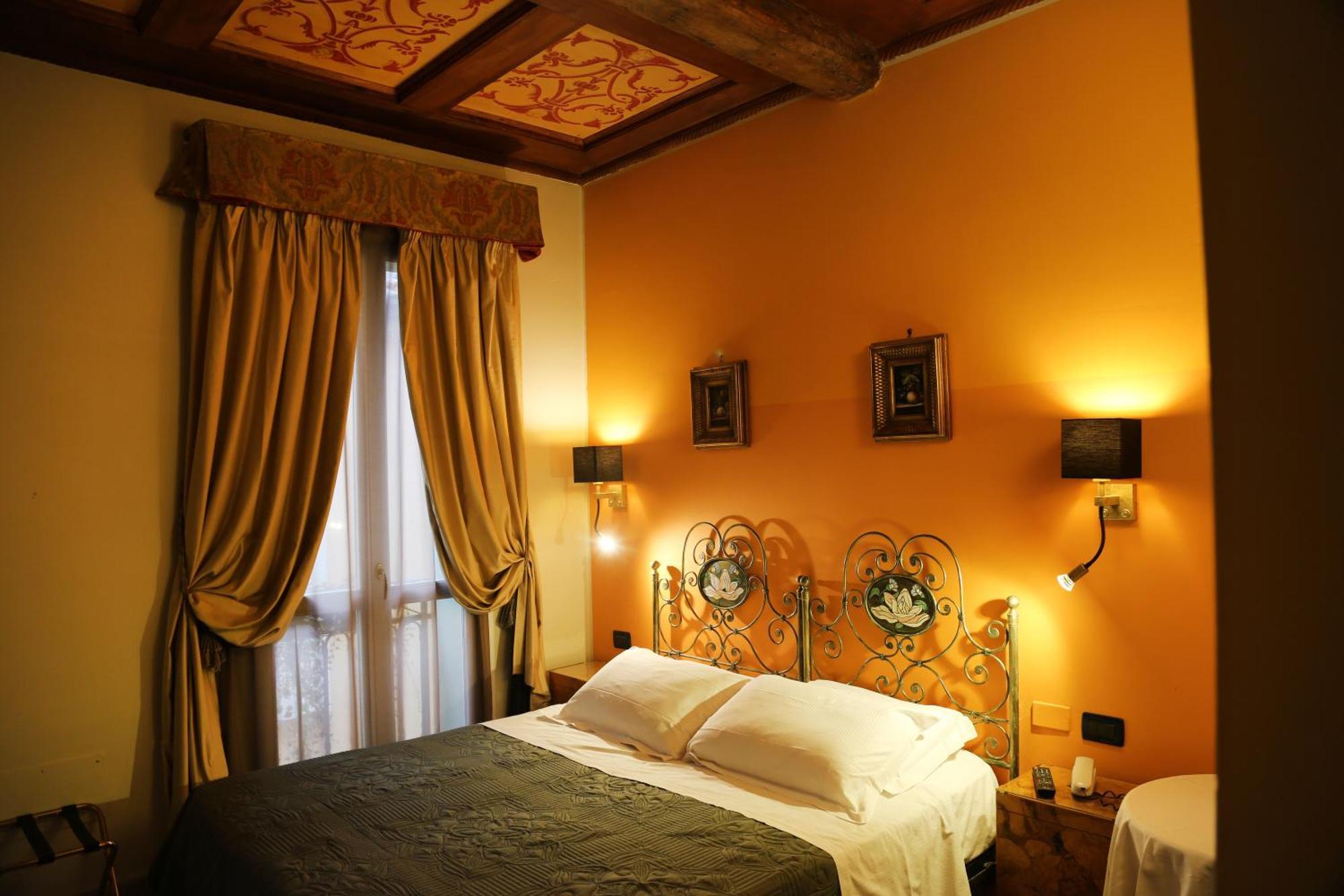 Albergo Delle Drapperie Bologna Luaran gambar