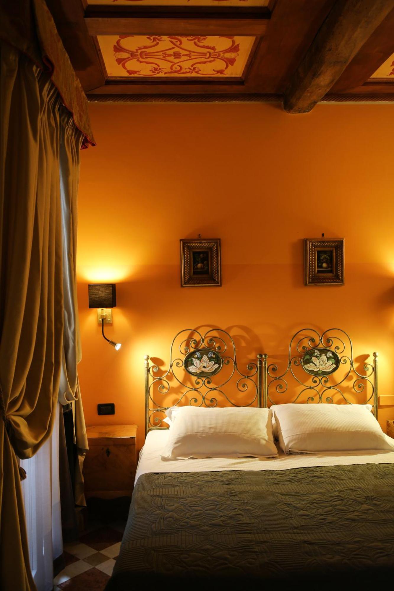 Albergo Delle Drapperie Bologna Luaran gambar